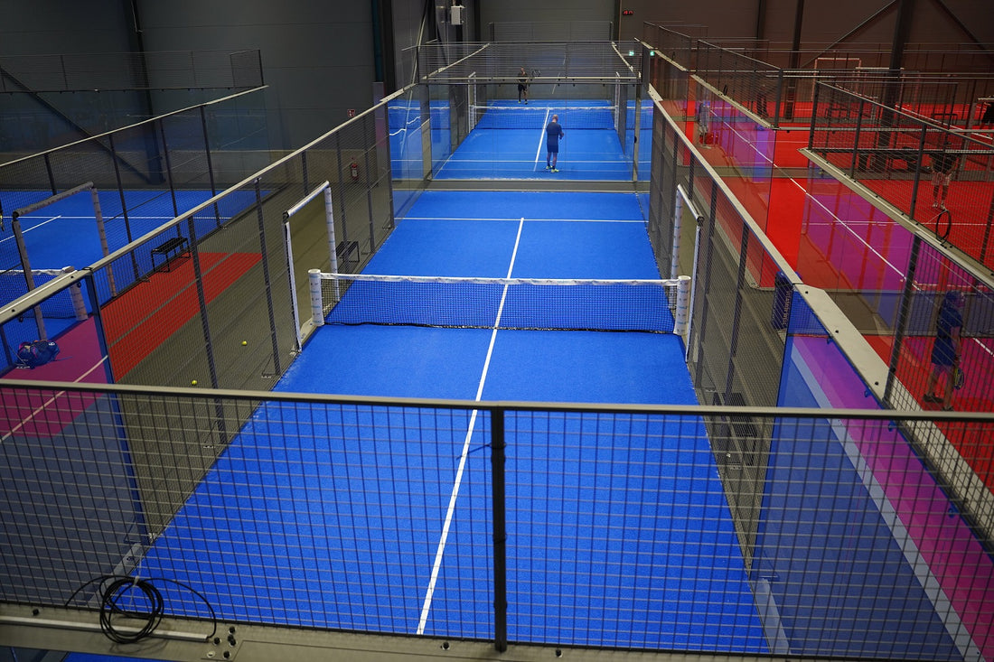 Kan man spille single i padel?