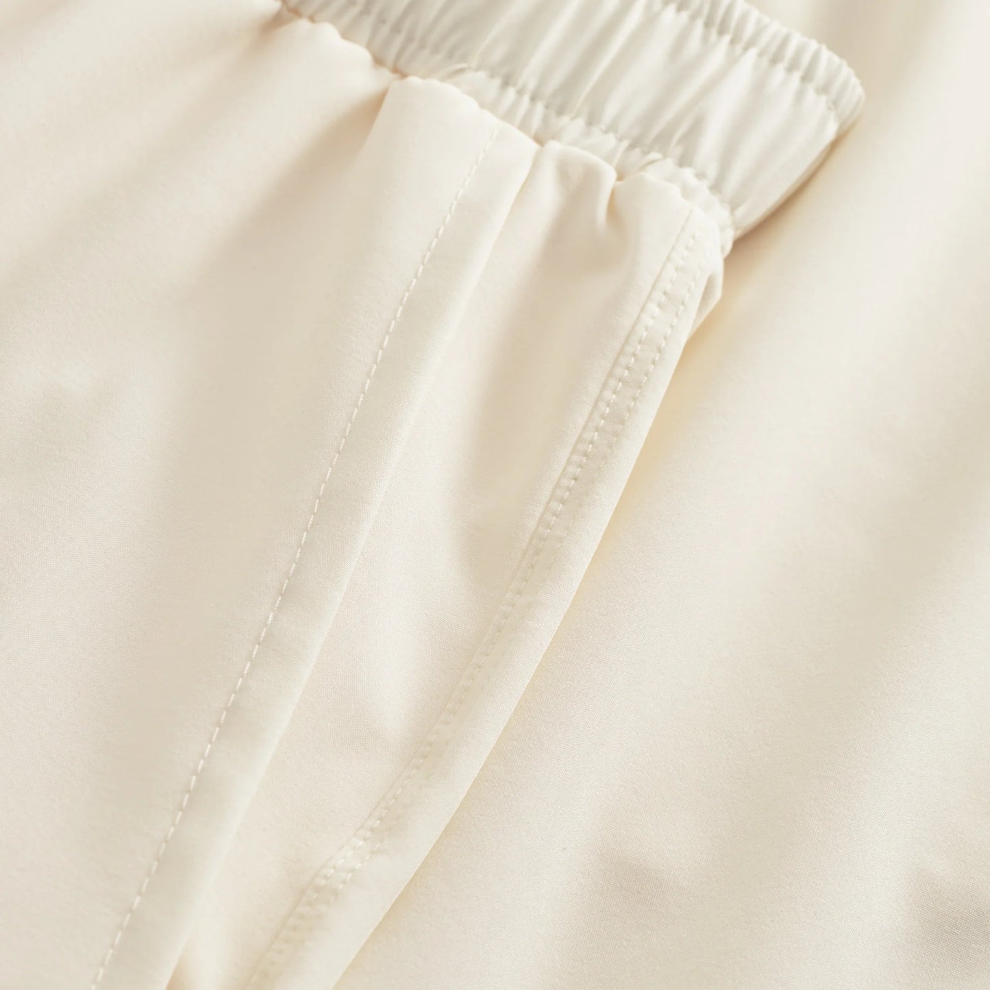 Cuera Active Globe Shorts (Off White)