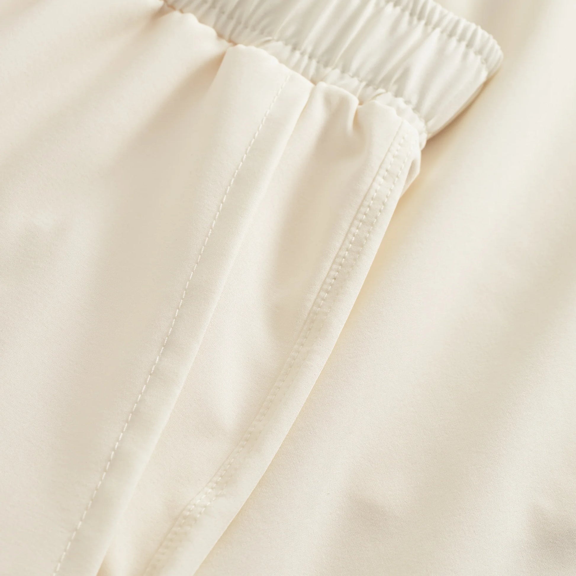 Cuera Active Globe Shorts (Off White)